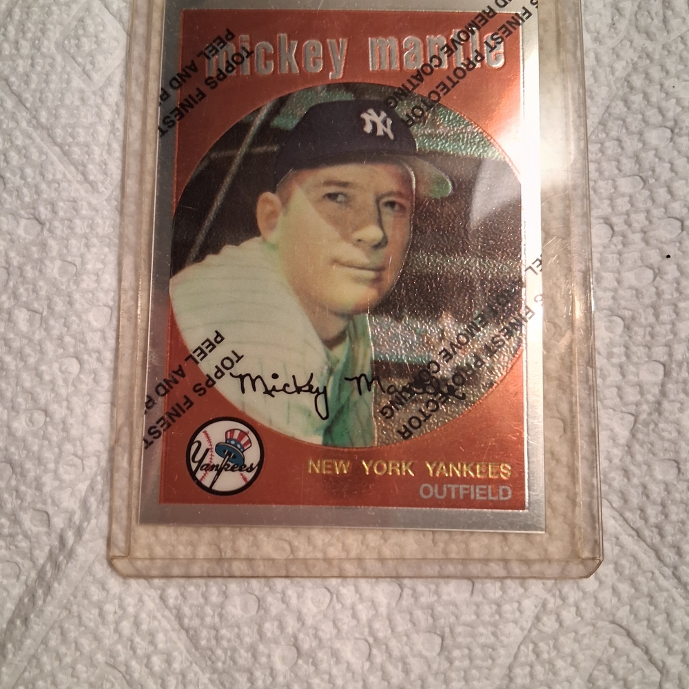 Mickey Mantle Commemorative Card - Bold Red & Green Accents